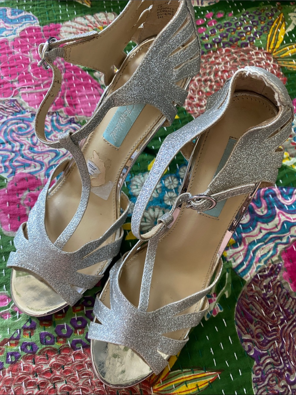 Betsy Johnson Silver Glitter T-Strap  Heels size 7 used condition